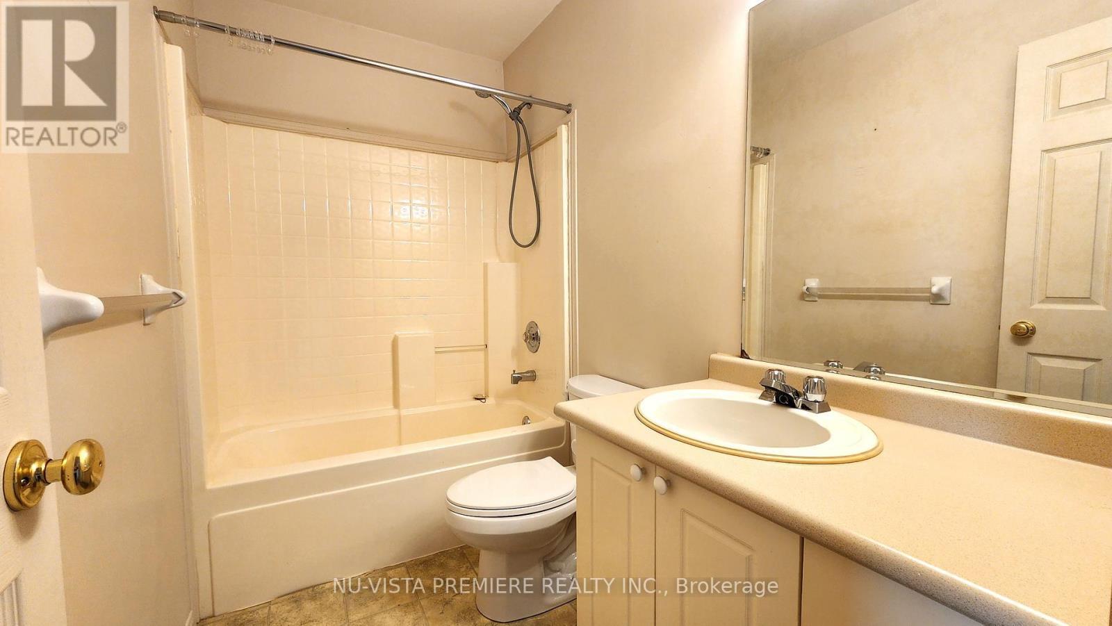 7 - 40 Burslem Street, London East (East N), ON - Indoor Photo Showing Bathroom