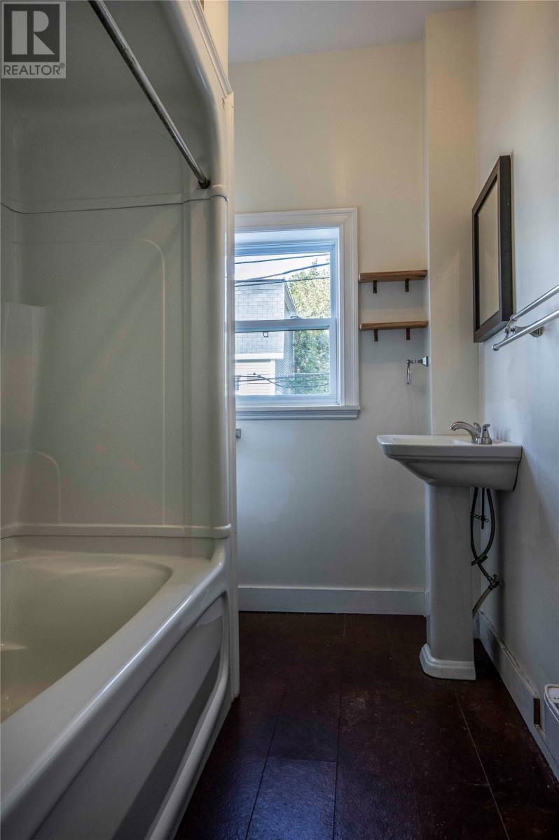 5 Balsam Street, St John'S, NL - Indoor Photo Showing Bathroom