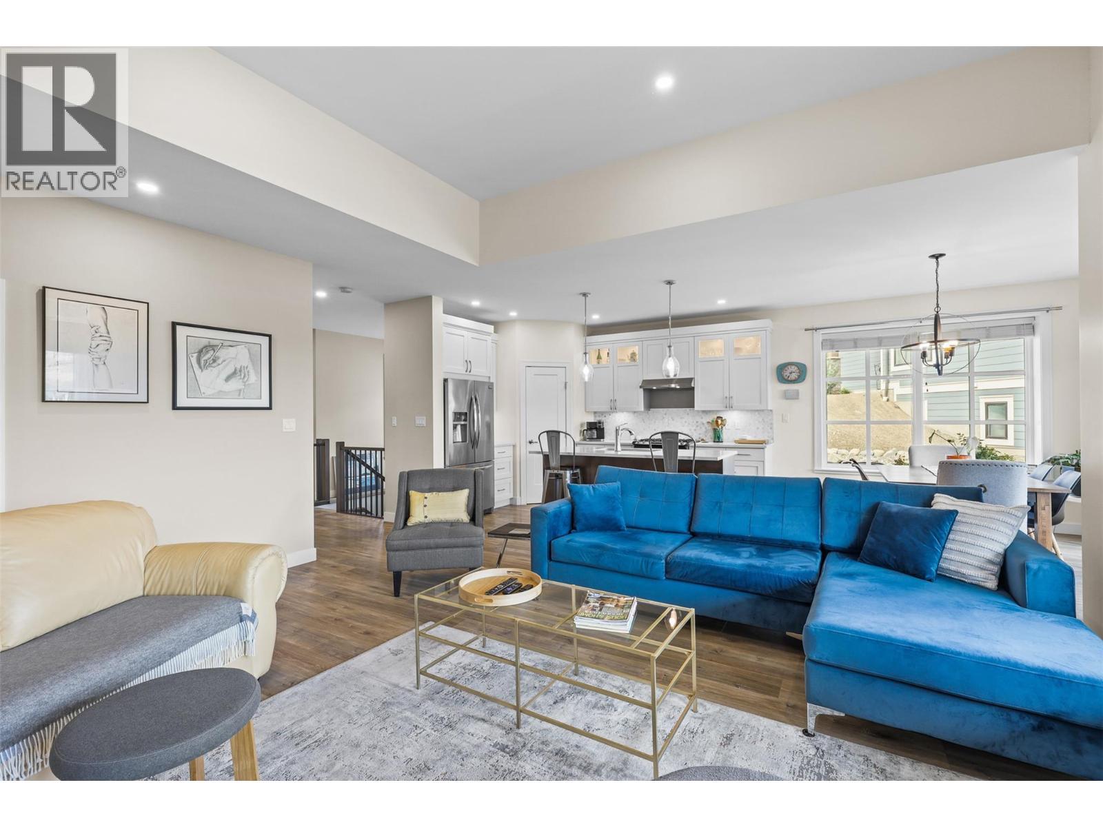 641 Shuswap Road E Unit# 109, Kamloops, BC - Indoor Photo Showing Living Room