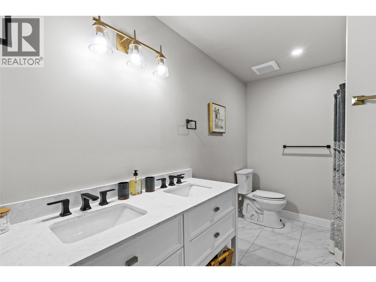 641 Shuswap Road E Unit# 109, Kamloops, BC - Indoor Photo Showing Bathroom