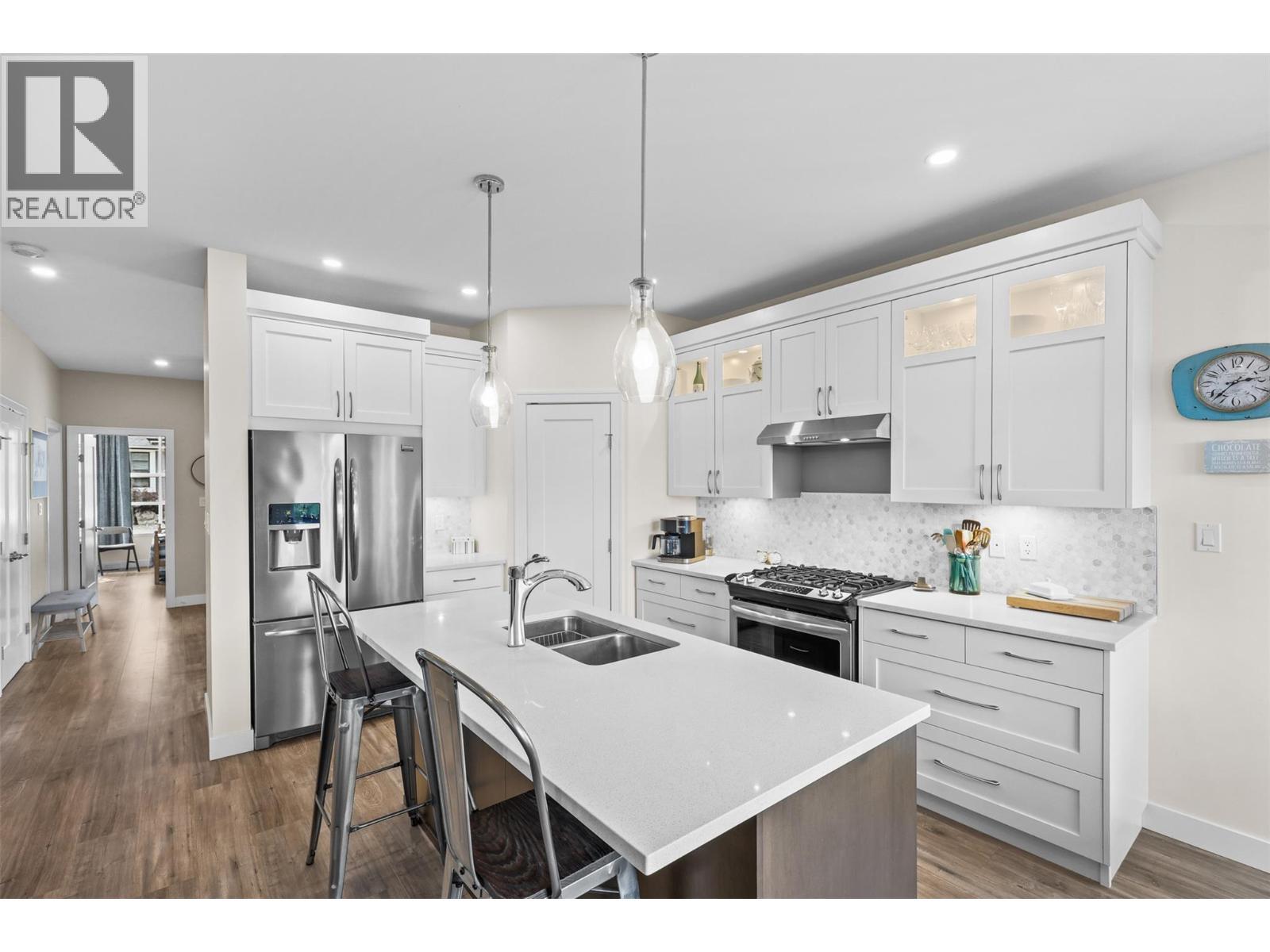 641 Shuswap Road E Unit# 109, Kamloops, BC - Indoor Photo Showing Kitchen With Double Sink With Upgraded Kitchen