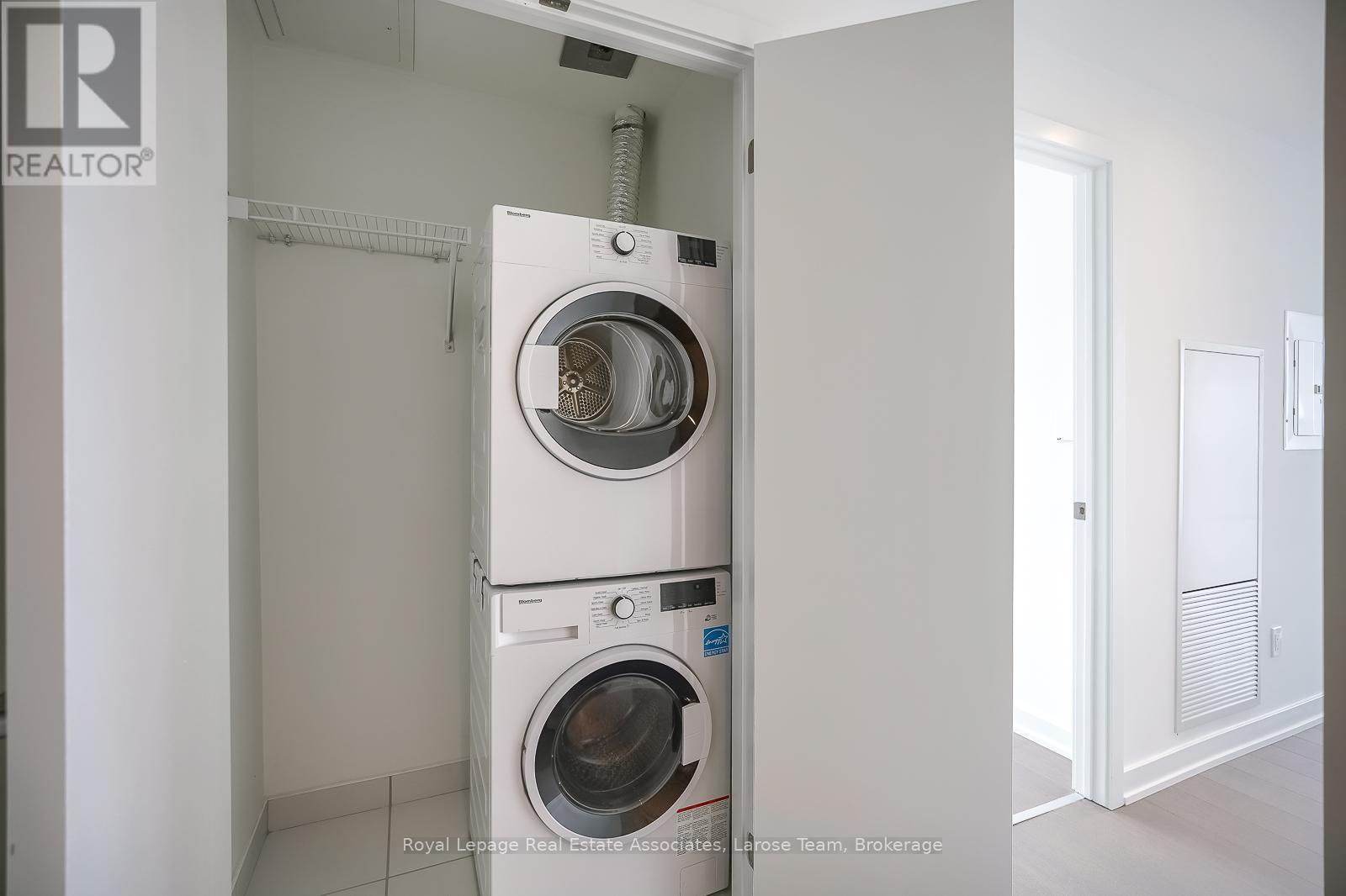 1307 - 28 Ann Street, Mississauga, ON - Indoor Photo Showing Laundry Room
