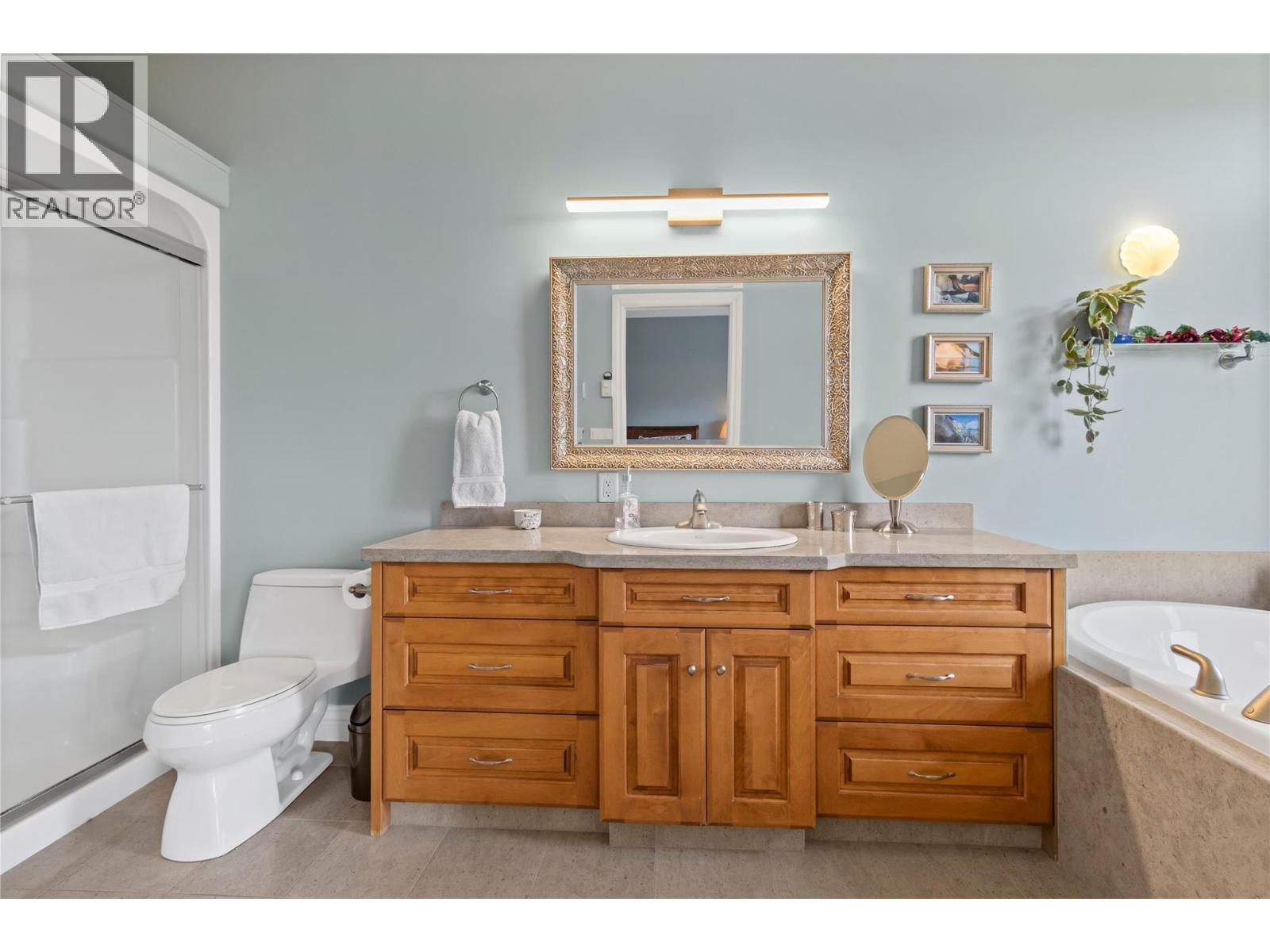 3676 Mcbride Road, Blind Bay, BC - Indoor Photo Showing Bathroom