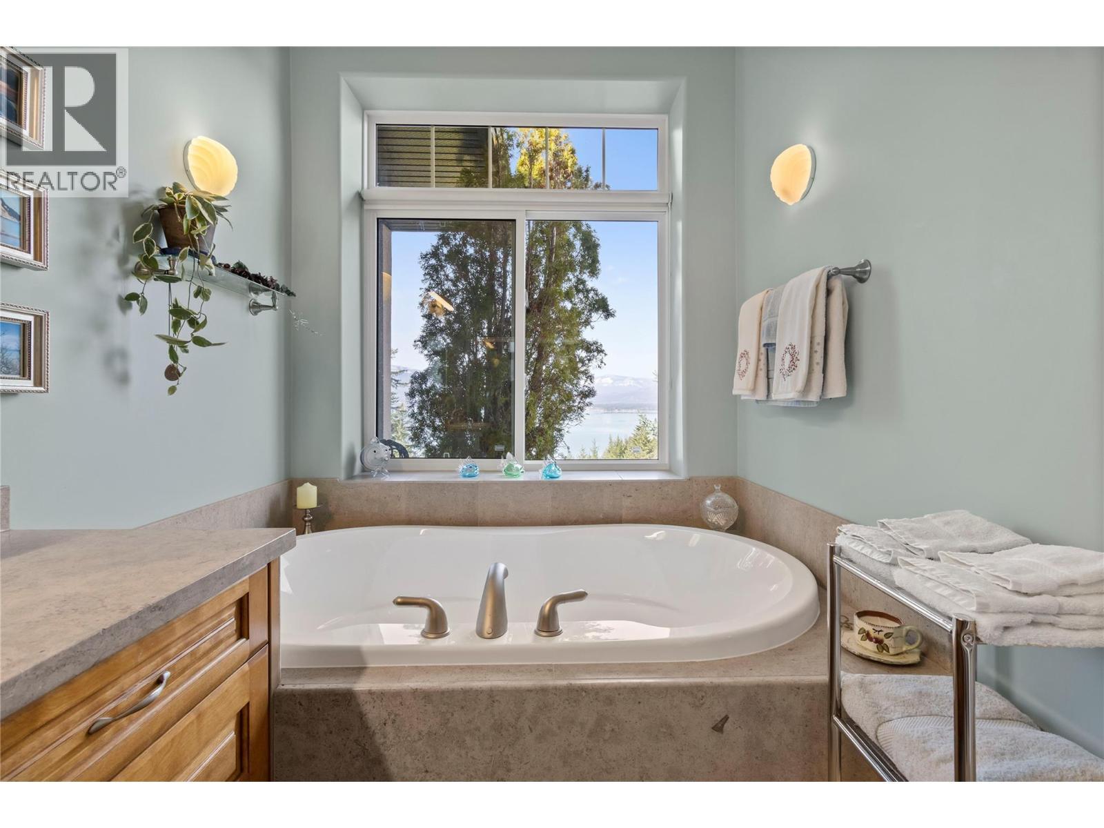 3676 Mcbride Road, Blind Bay, BC - Indoor Photo Showing Bathroom