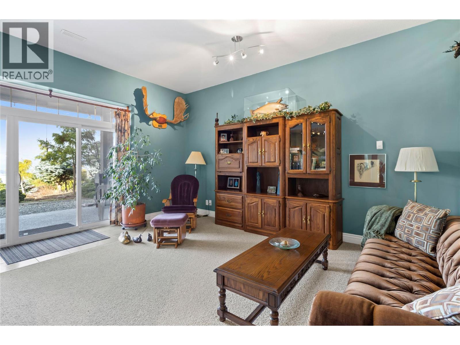 3676 Mcbride Road, Blind Bay, BC - Indoor Photo Showing Living Room