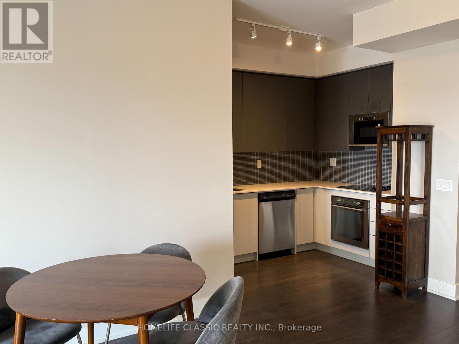 1604 - 2916 Highway 7, Vaughan, ON - Indoor