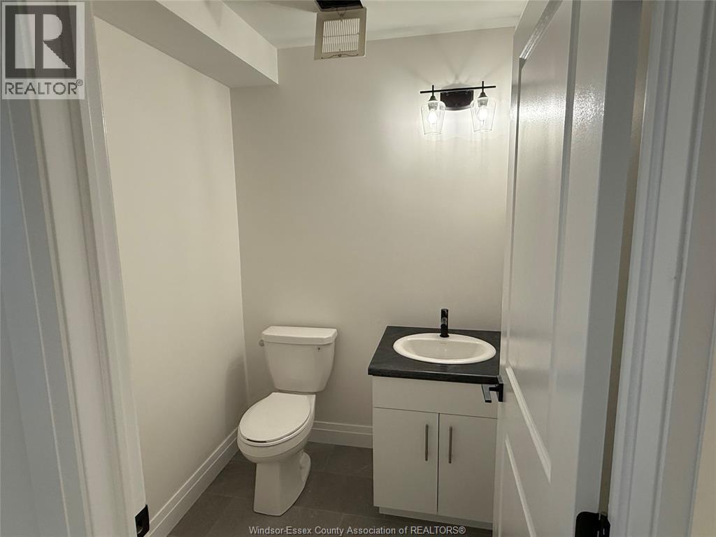 450 Mill Unit# 3, Windsor, ON - Indoor Photo Showing Bathroom
