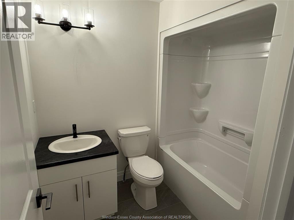450 Mill Unit# 3, Windsor, ON - Indoor Photo Showing Bathroom