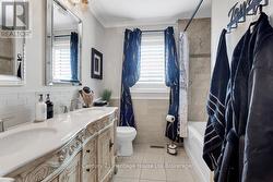 Upper level 5 pce bath -