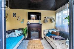 Lounging pool hut with electric fireplace and tv -