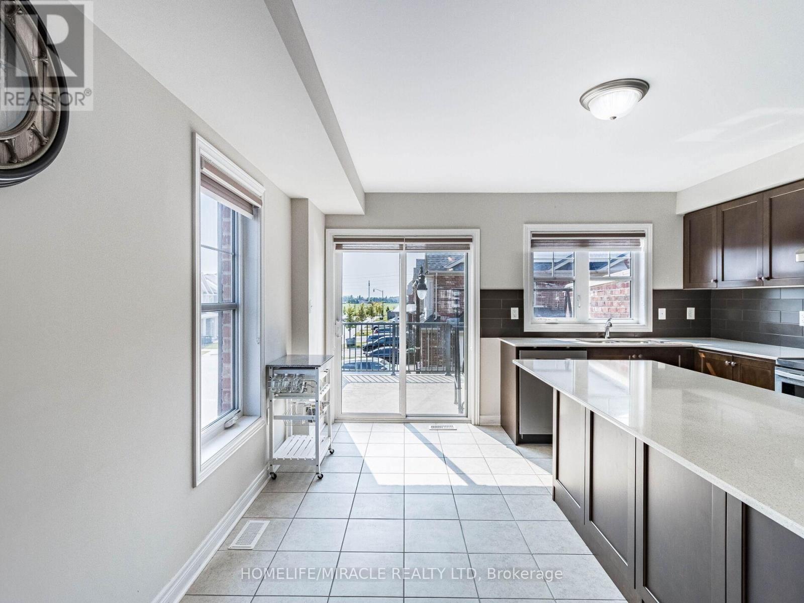 43 Finegan Circle, Brampton, ON - Indoor Photo Showing Kitchen