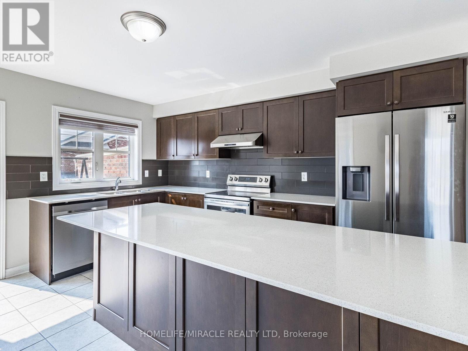 43 Finegan Circle, Brampton, ON - Indoor Photo Showing Kitchen With Stainless Steel Kitchen With Upgraded Kitchen