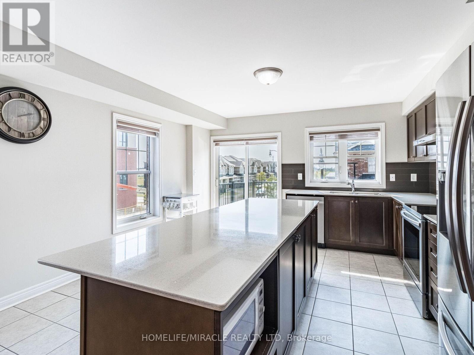 43 Finegan Circle, Brampton, ON - Indoor Photo Showing Kitchen