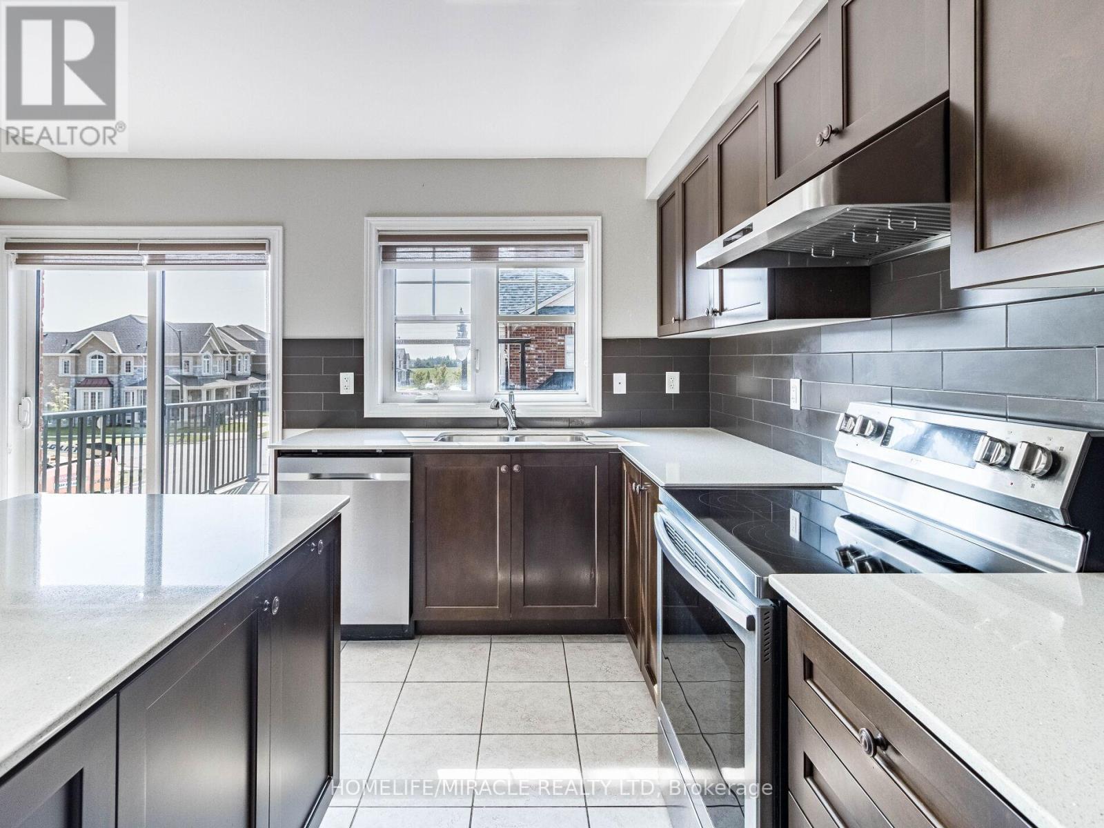 43 Finegan Circle, Brampton, ON - Indoor Photo Showing Kitchen