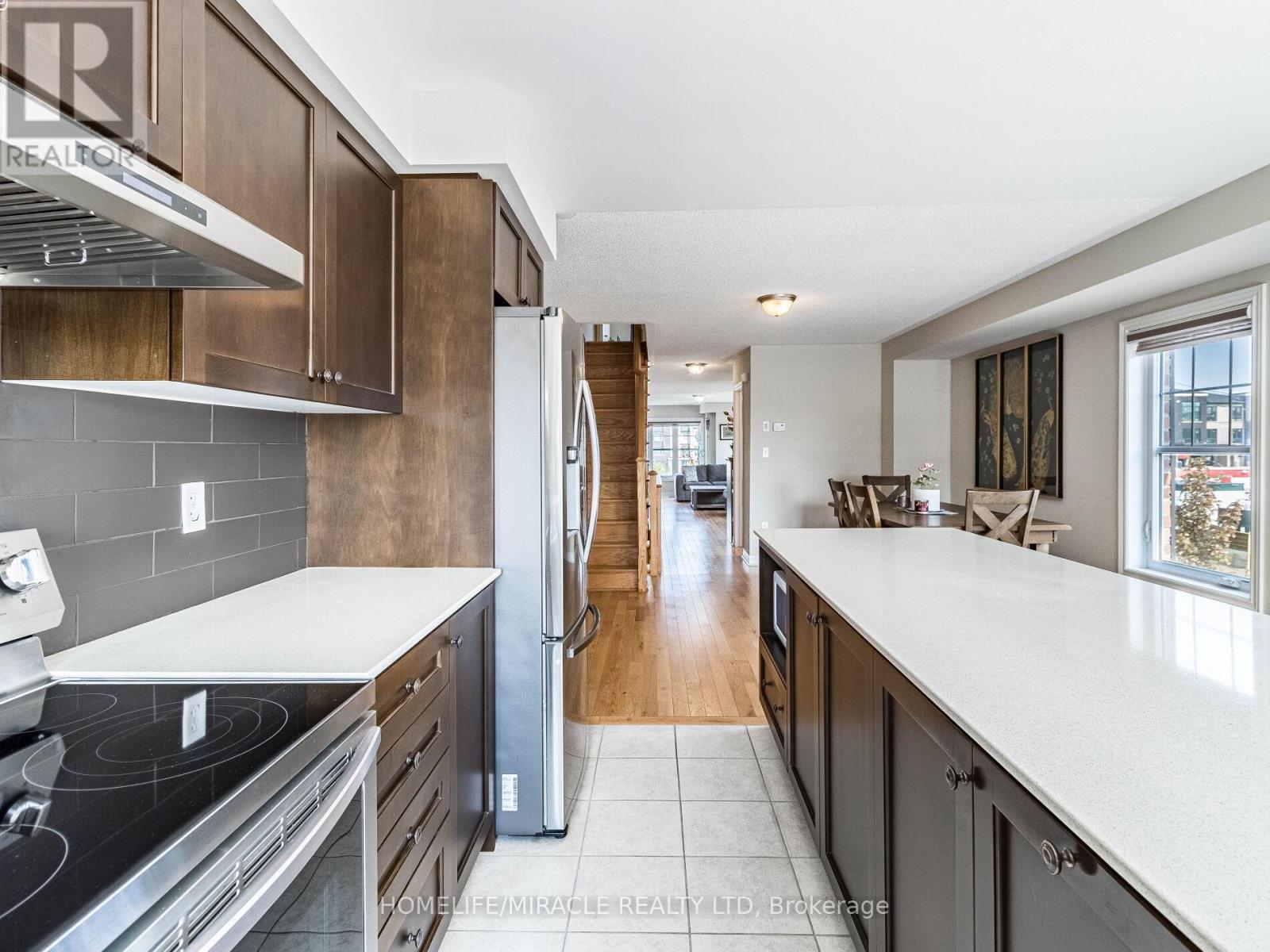 43 Finegan Circle, Brampton, ON - Indoor Photo Showing Kitchen