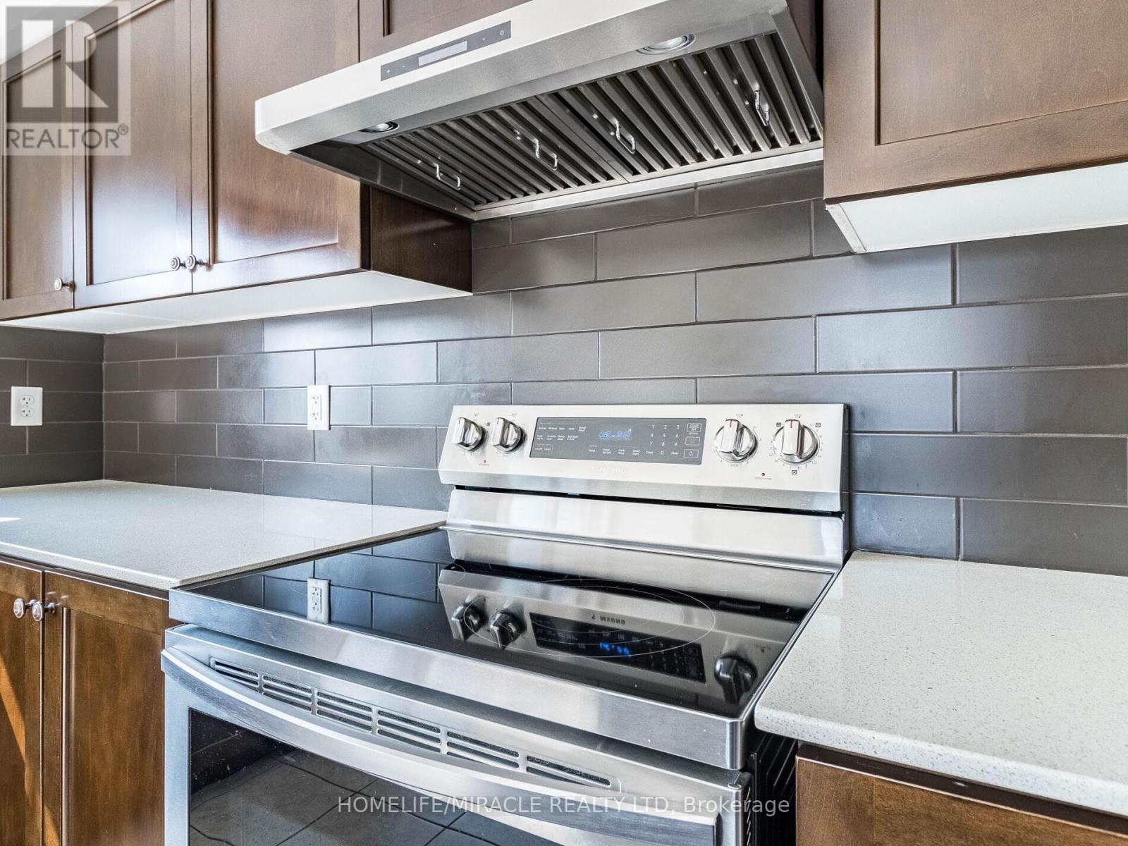 43 Finegan Circle, Brampton, ON - Indoor Photo Showing Kitchen With Stainless Steel Kitchen