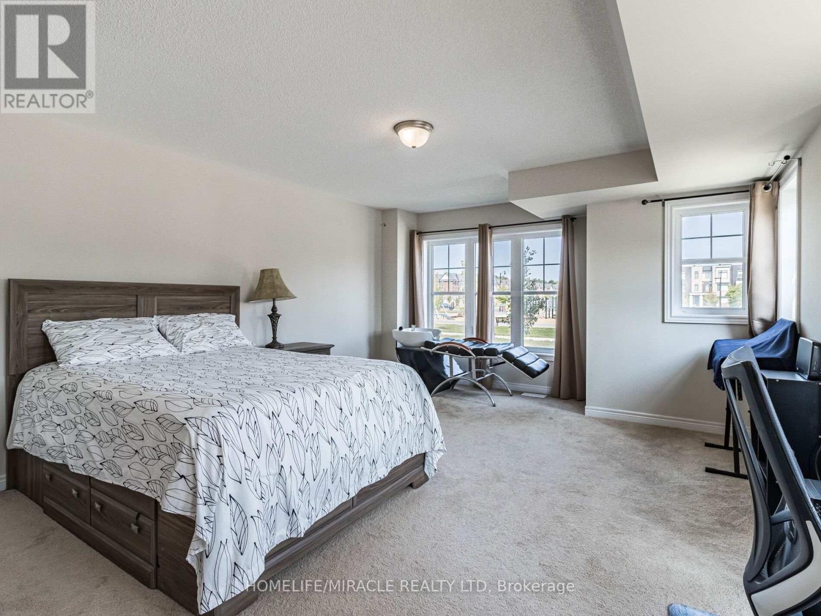 43 Finegan Circle, Brampton, ON - Indoor Photo Showing Bedroom