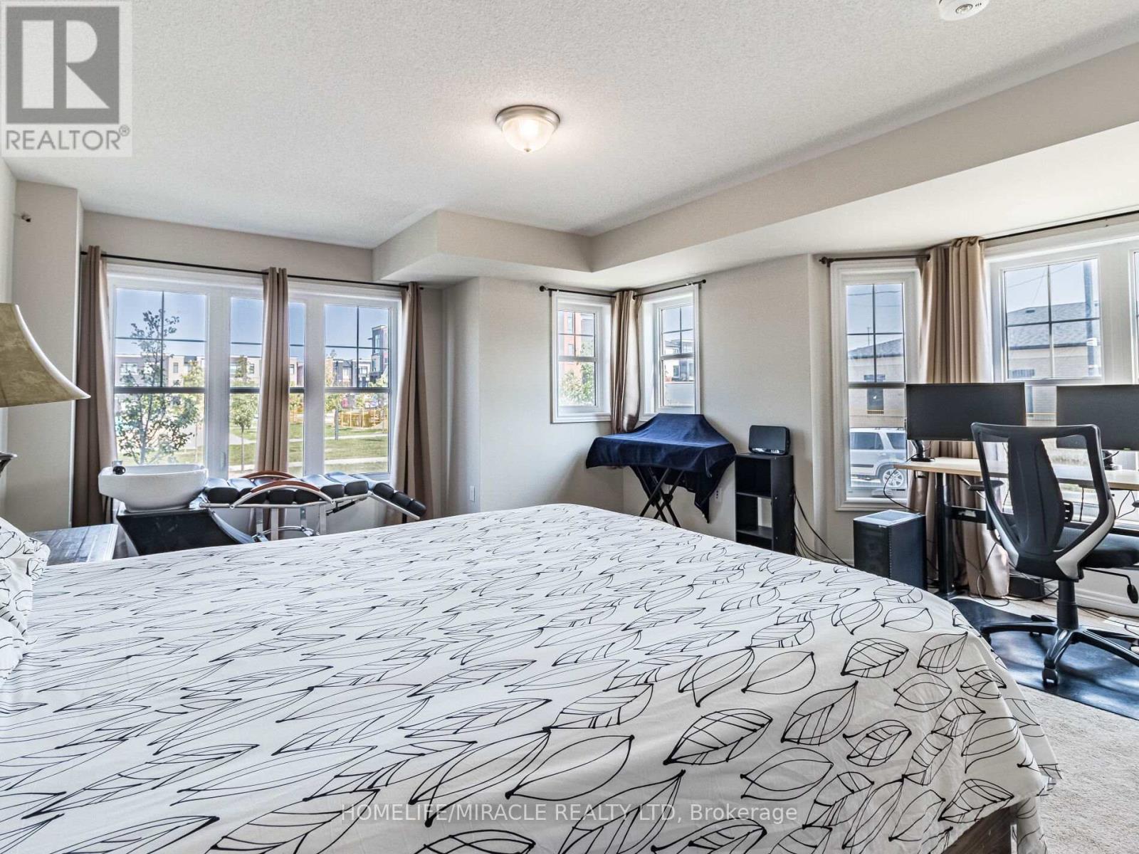43 Finegan Circle, Brampton, ON - Indoor Photo Showing Bedroom