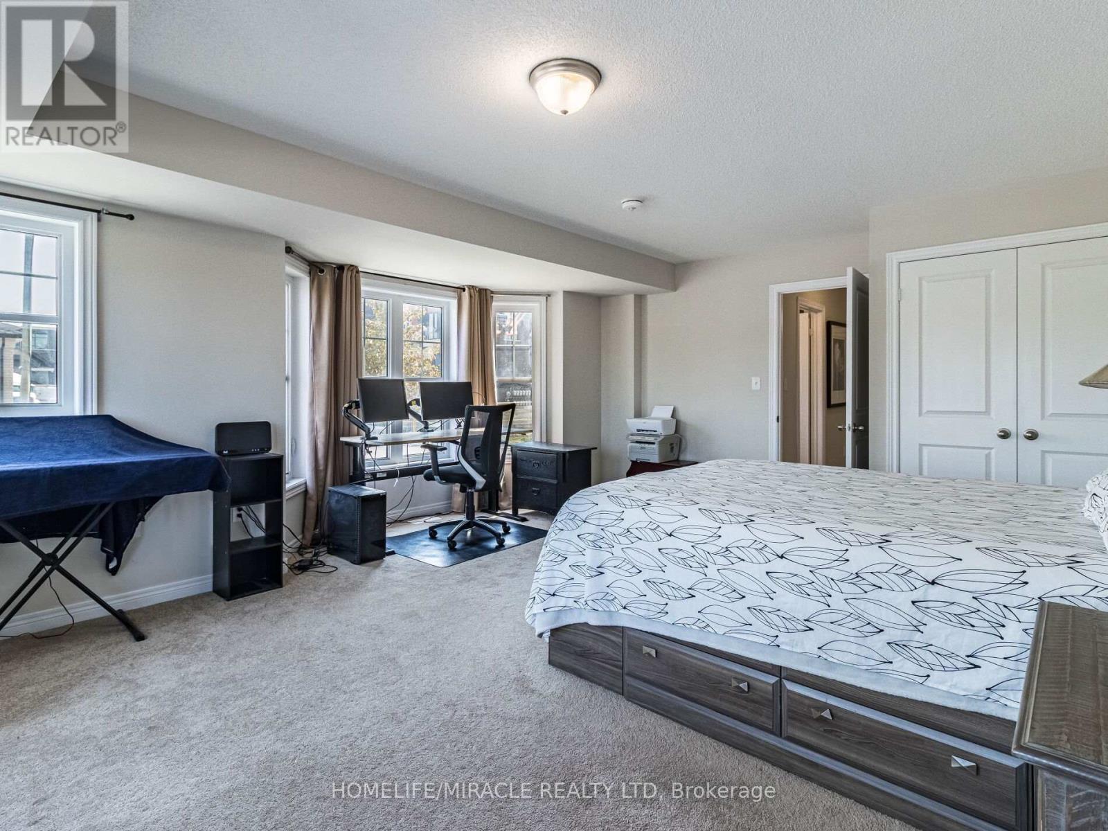 43 Finegan Circle, Brampton, ON - Indoor Photo Showing Bedroom