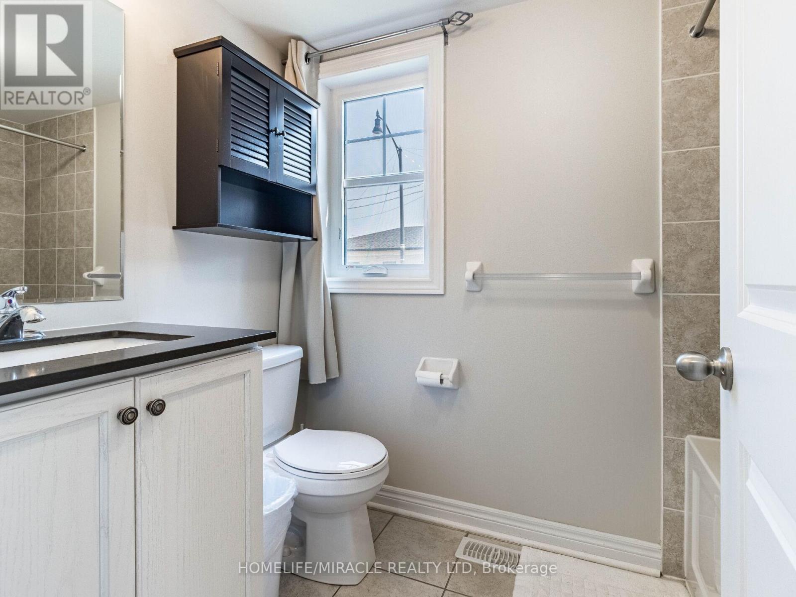 43 Finegan Circle, Brampton, ON - Indoor Photo Showing Bathroom