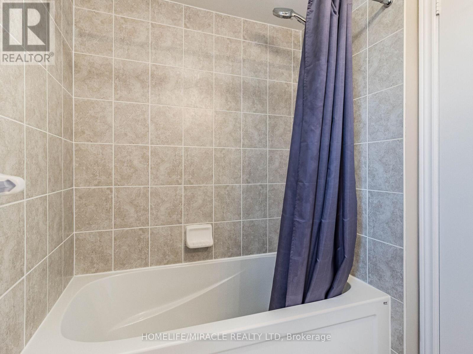 43 Finegan Circle, Brampton, ON - Indoor Photo Showing Bathroom