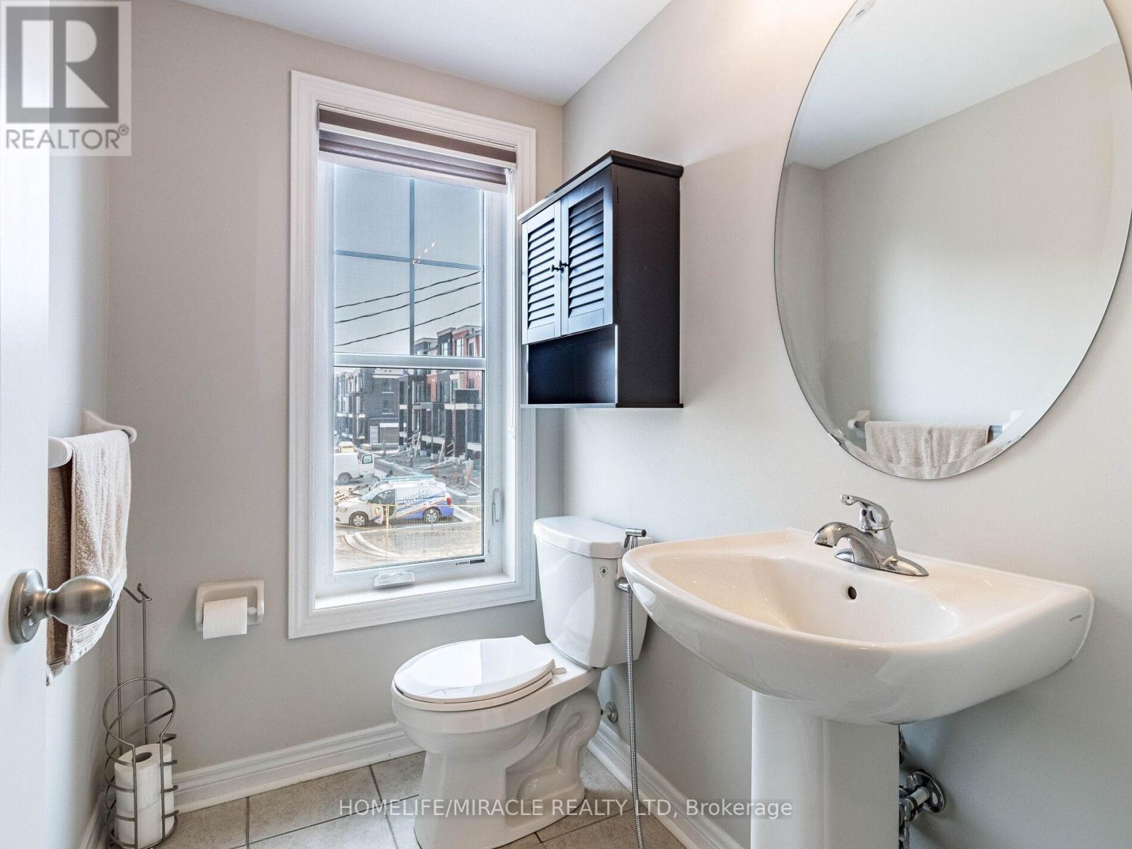 43 Finegan Circle, Brampton, ON - Indoor Photo Showing Bathroom