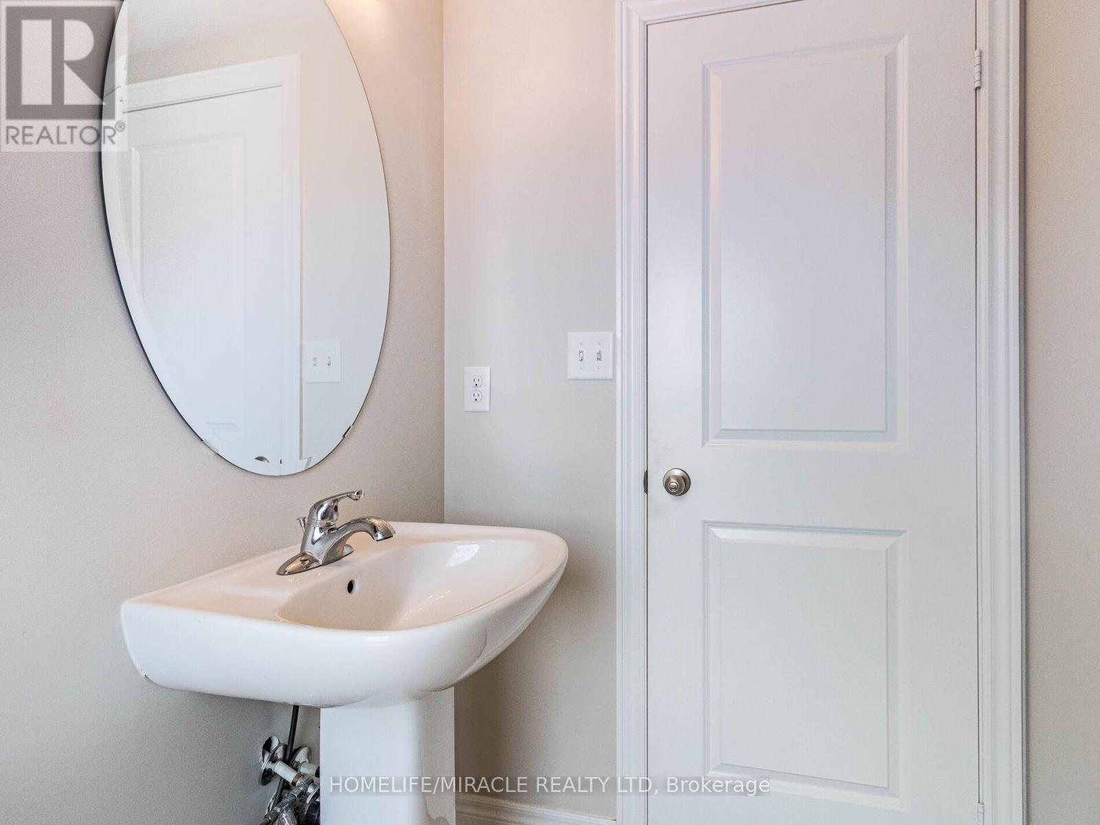 43 Finegan Circle, Brampton, ON - Indoor Photo Showing Bathroom