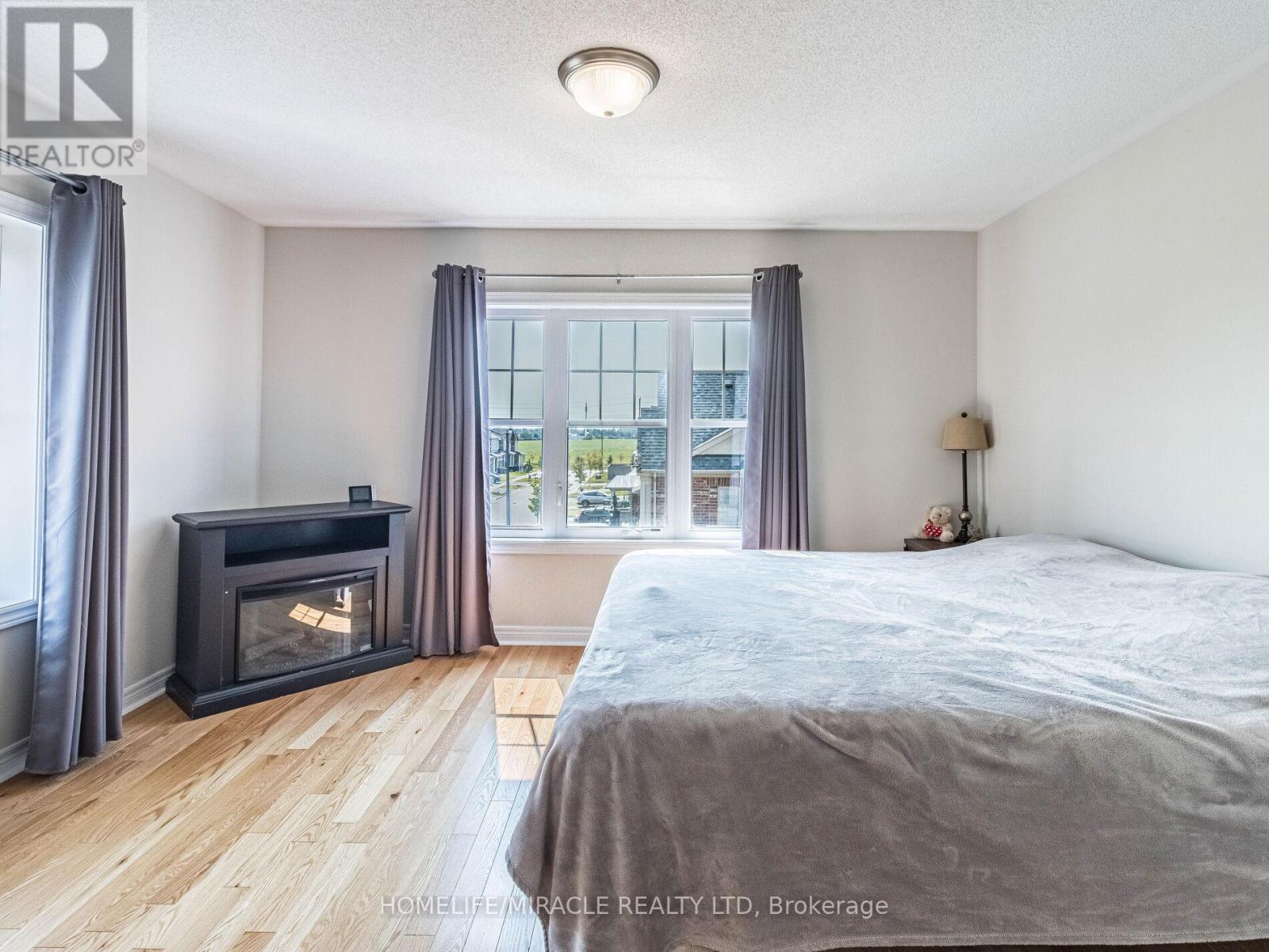 43 Finegan Circle, Brampton, ON - Indoor Photo Showing Bedroom