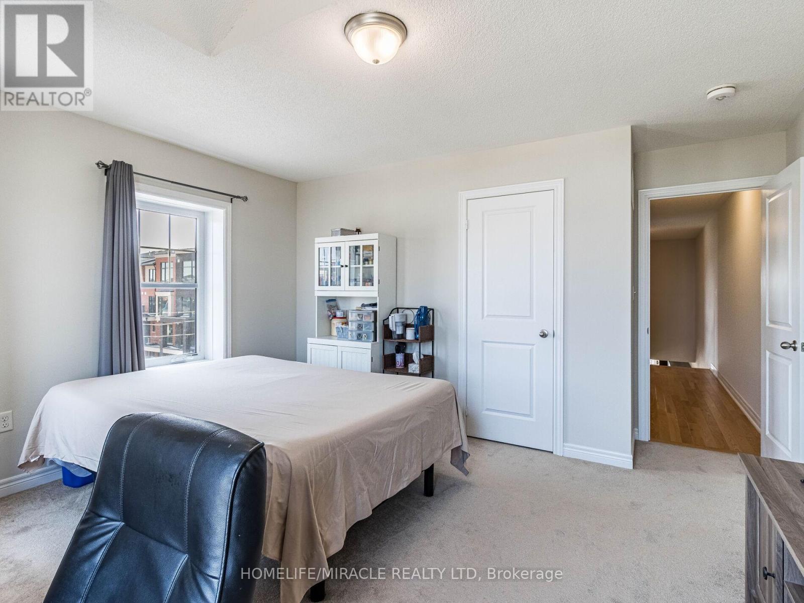 43 Finegan Circle, Brampton, ON - Indoor Photo Showing Bedroom