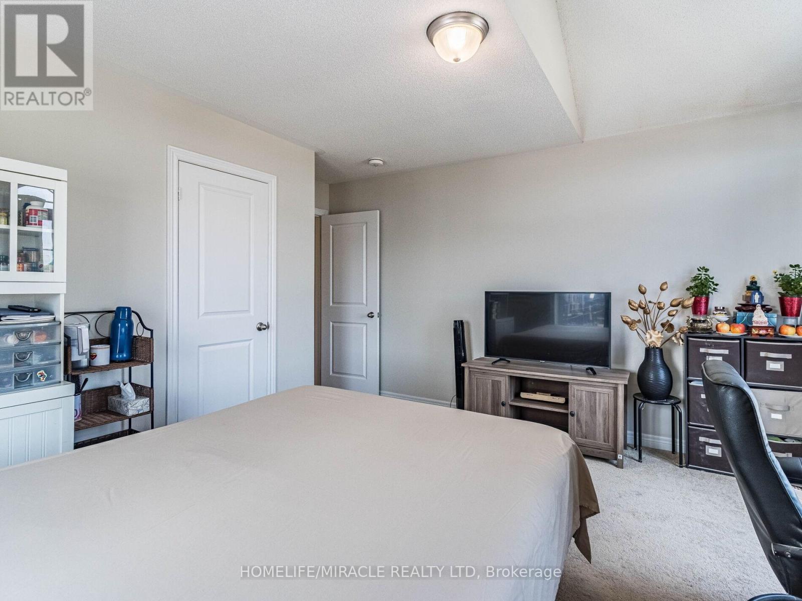 43 Finegan Circle, Brampton, ON - Indoor Photo Showing Bedroom