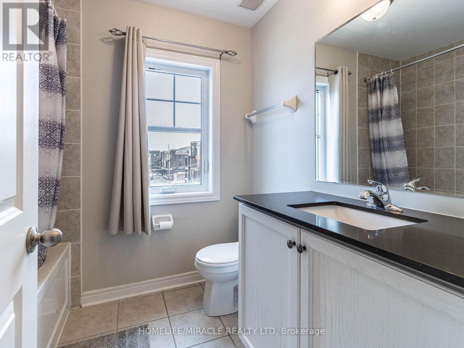 43 Finegan Circle, Brampton, ON - Indoor Photo Showing Bathroom
