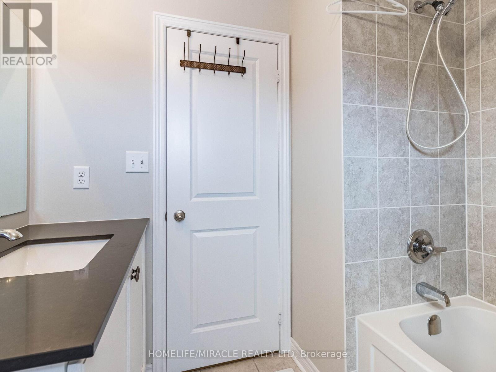 43 Finegan Circle, Brampton, ON - Indoor Photo Showing Bathroom