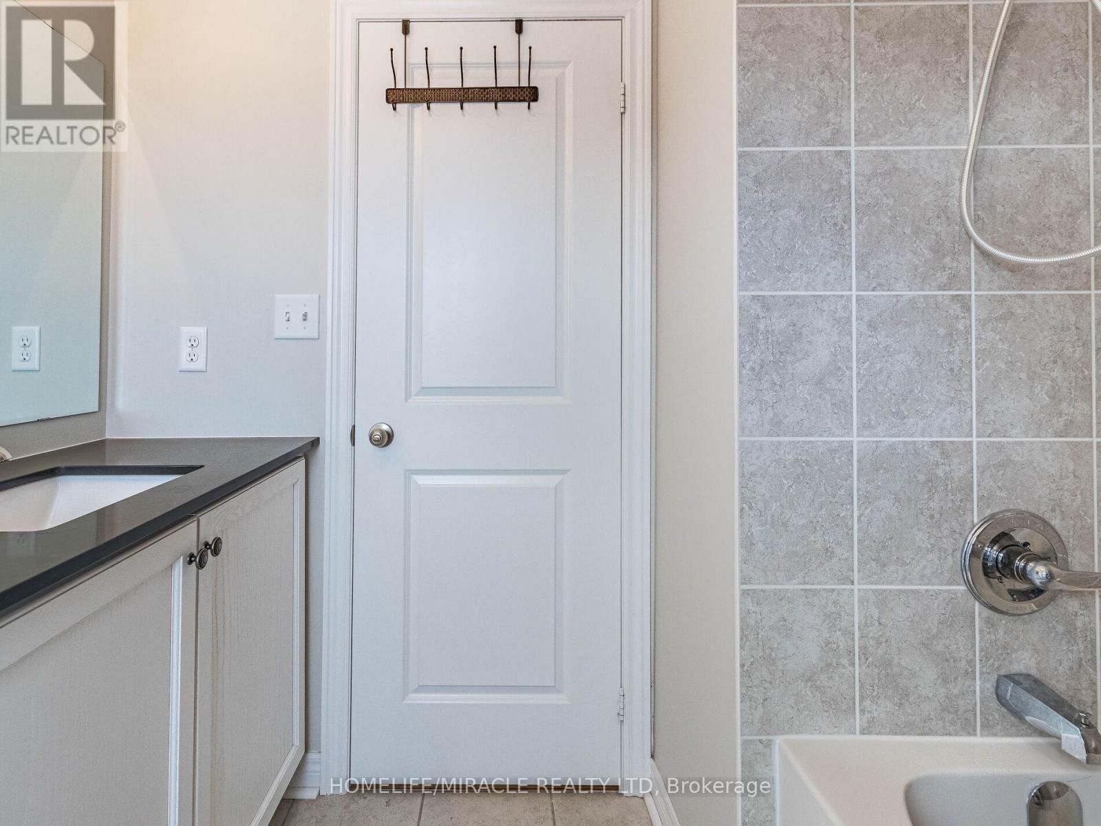 43 Finegan Circle, Brampton, ON - Indoor Photo Showing Bathroom