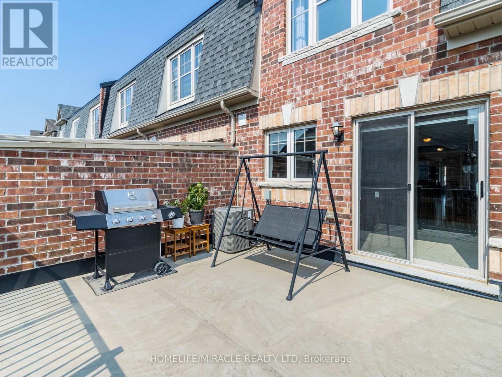 43 Finegan Circle, Brampton, ON - Outdoor