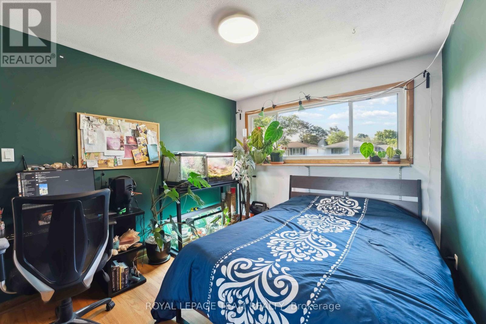 2353 Georgina Drive, Ottawa, ON - Indoor Photo Showing Bedroom