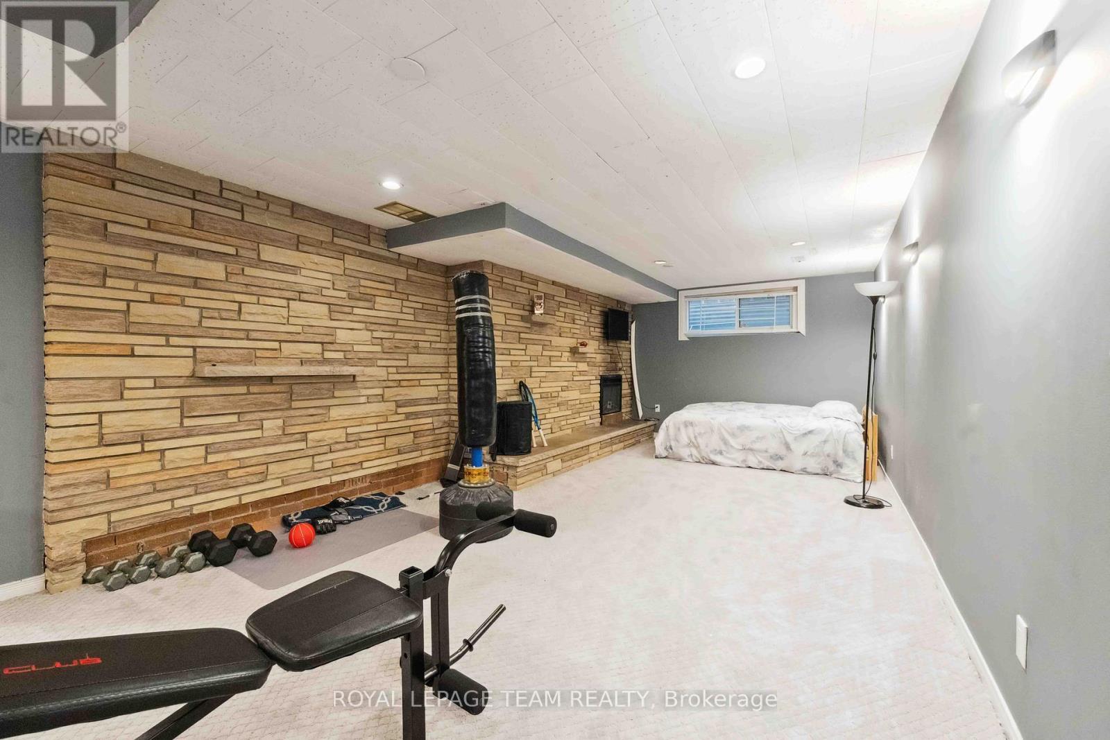 2353 Georgina Drive, Ottawa, ON - Indoor