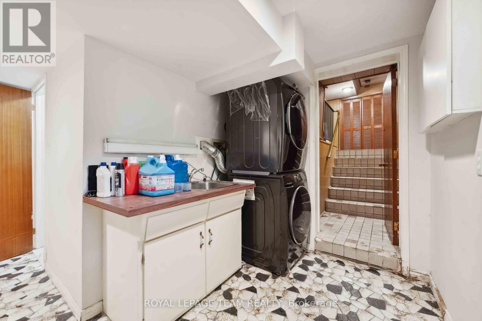 2353 Georgina Drive, Ottawa, ON - Indoor Photo Showing Laundry Room