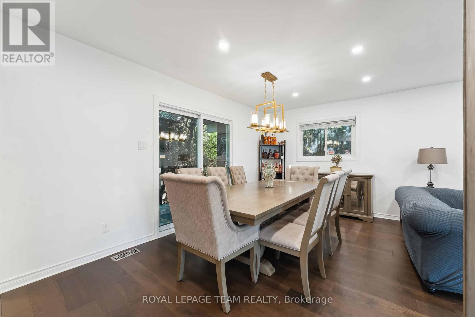 2353 Georgina Drive, Ottawa, ON - Indoor Photo Showing Dining Room