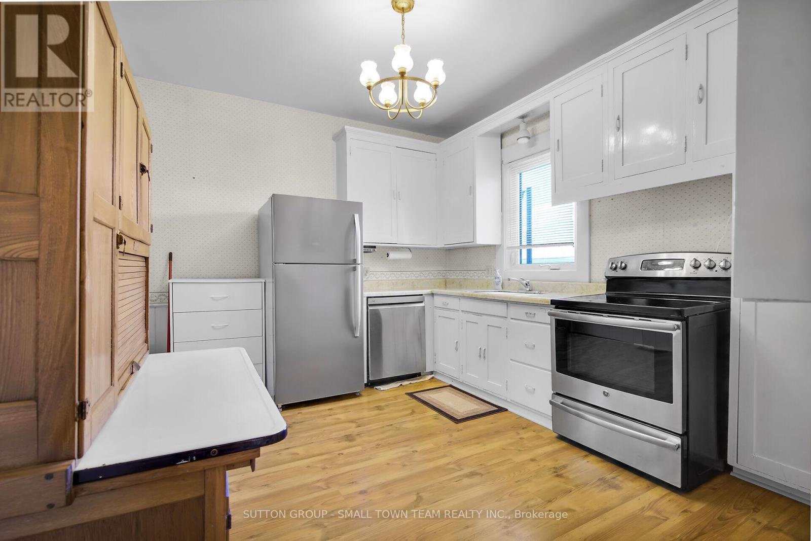 50 Huron Street W, South Huron (Exeter), ON - Indoor Photo Showing Kitchen