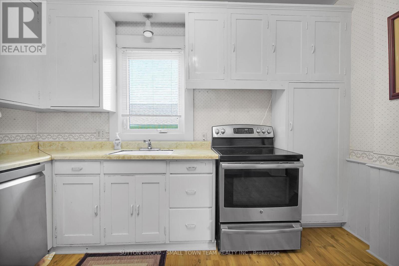 50 Huron Street W, South Huron (Exeter), ON - Indoor Photo Showing Kitchen