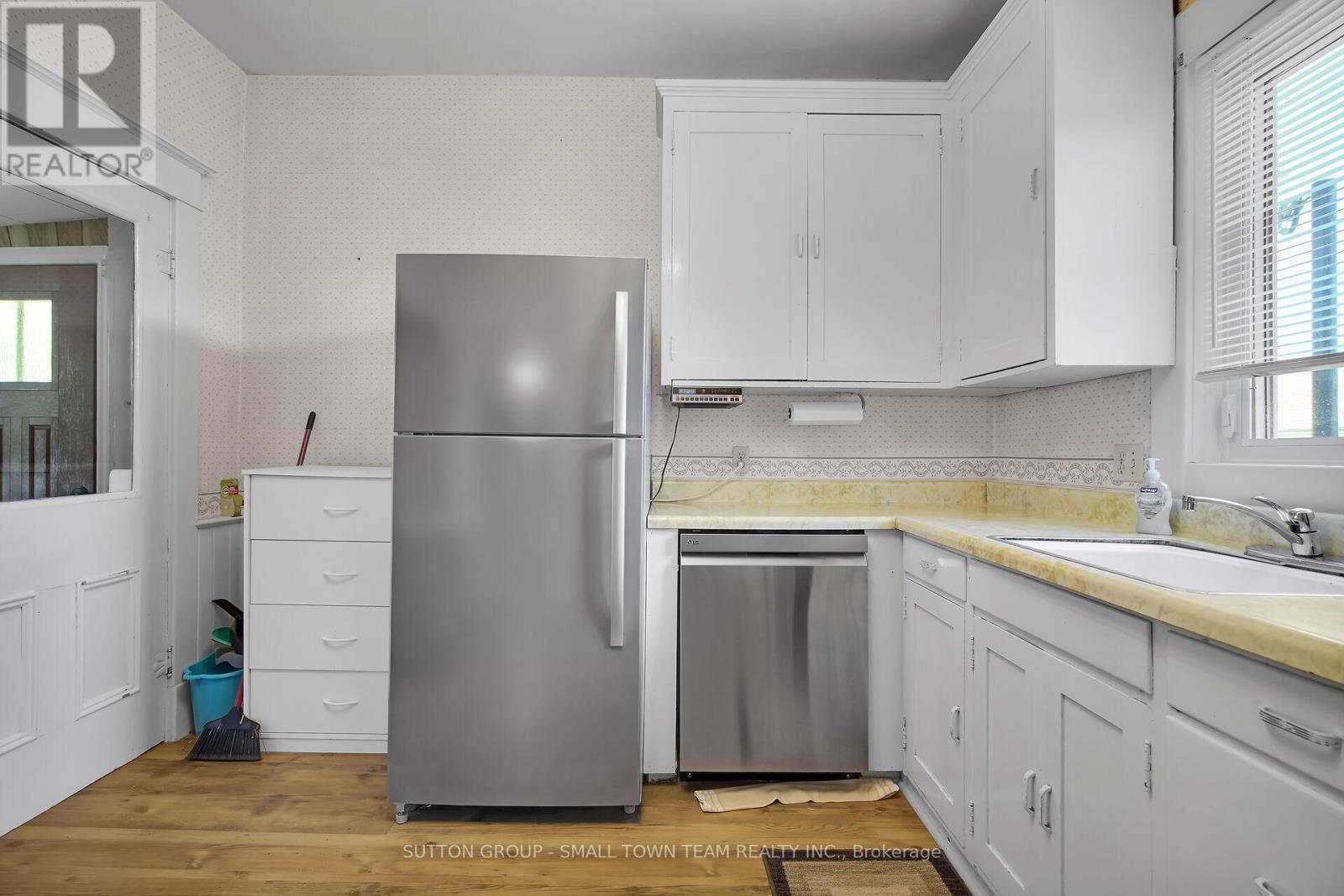 50 Huron Street W, South Huron (Exeter), ON - Indoor Photo Showing Kitchen