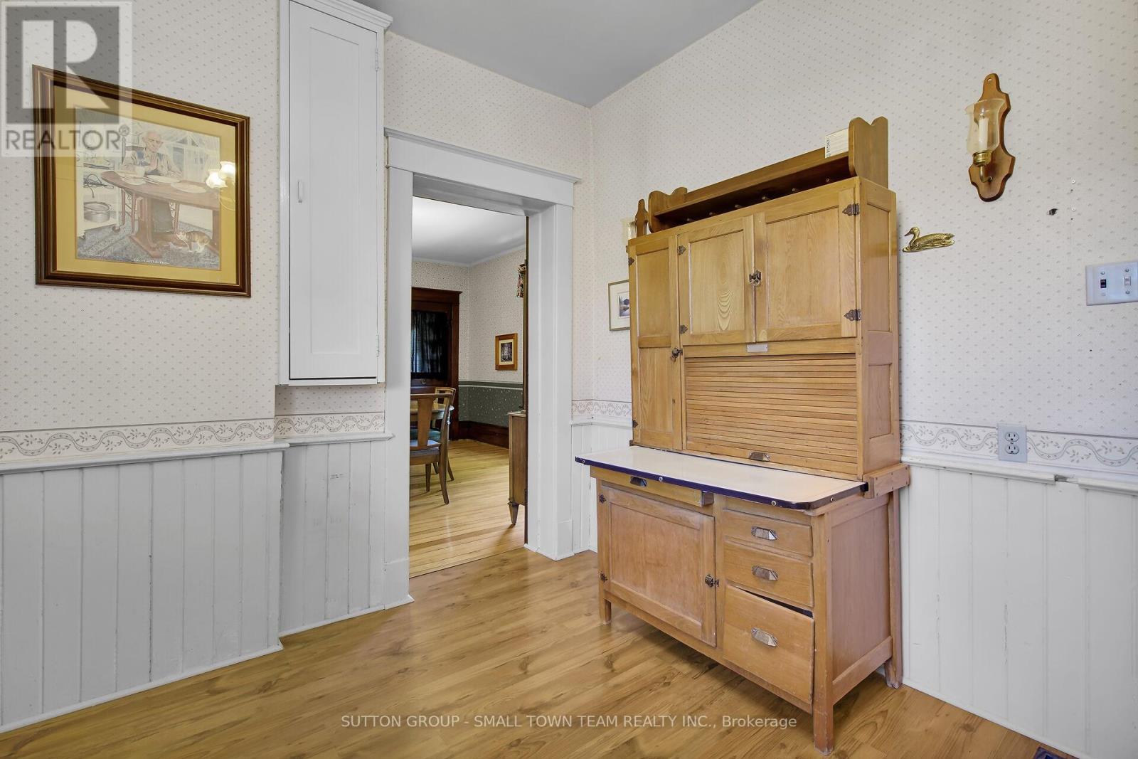 50 Huron Street W, South Huron (Exeter), ON - Indoor