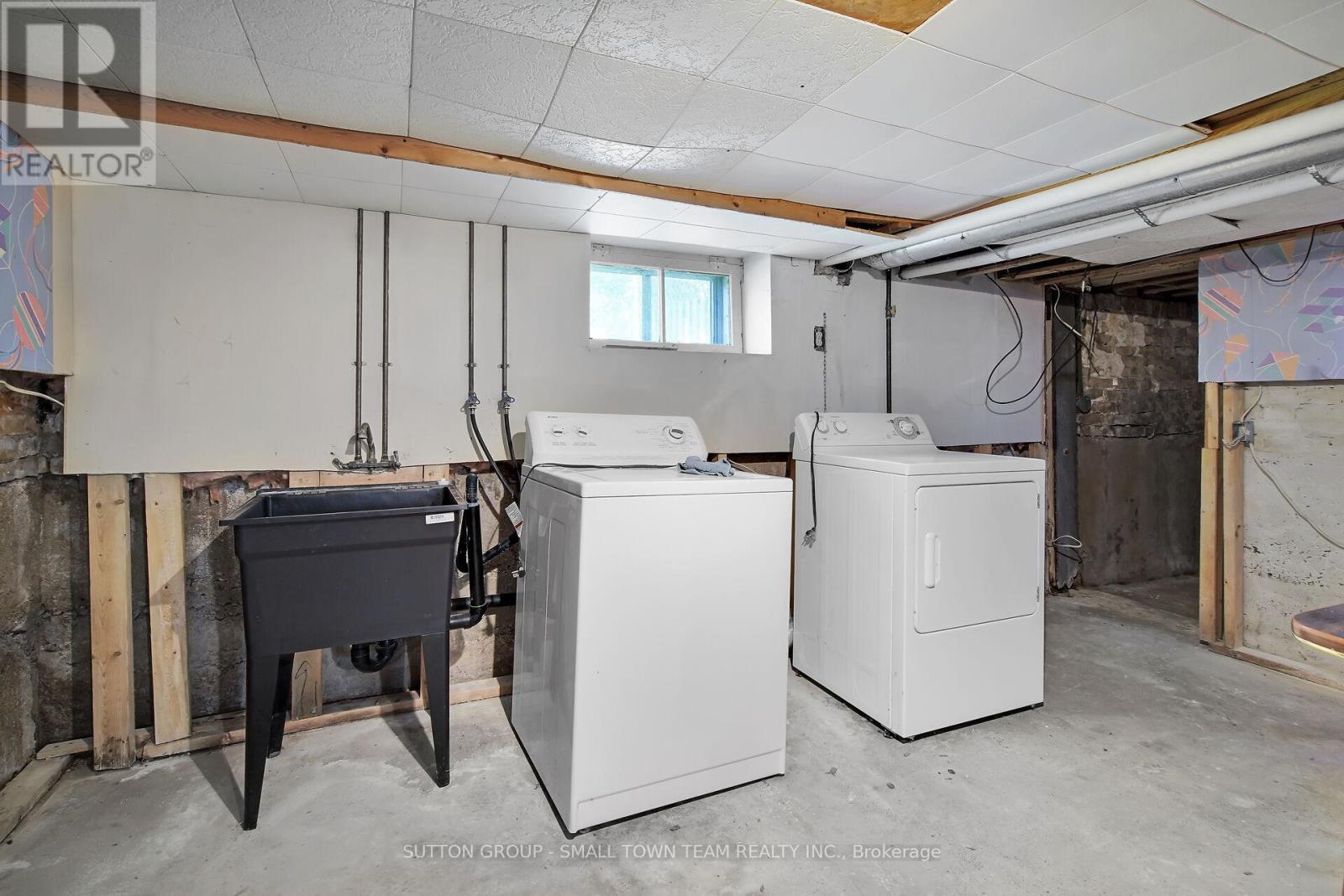 50 Huron Street W, South Huron (Exeter), ON - Indoor Photo Showing Laundry Room