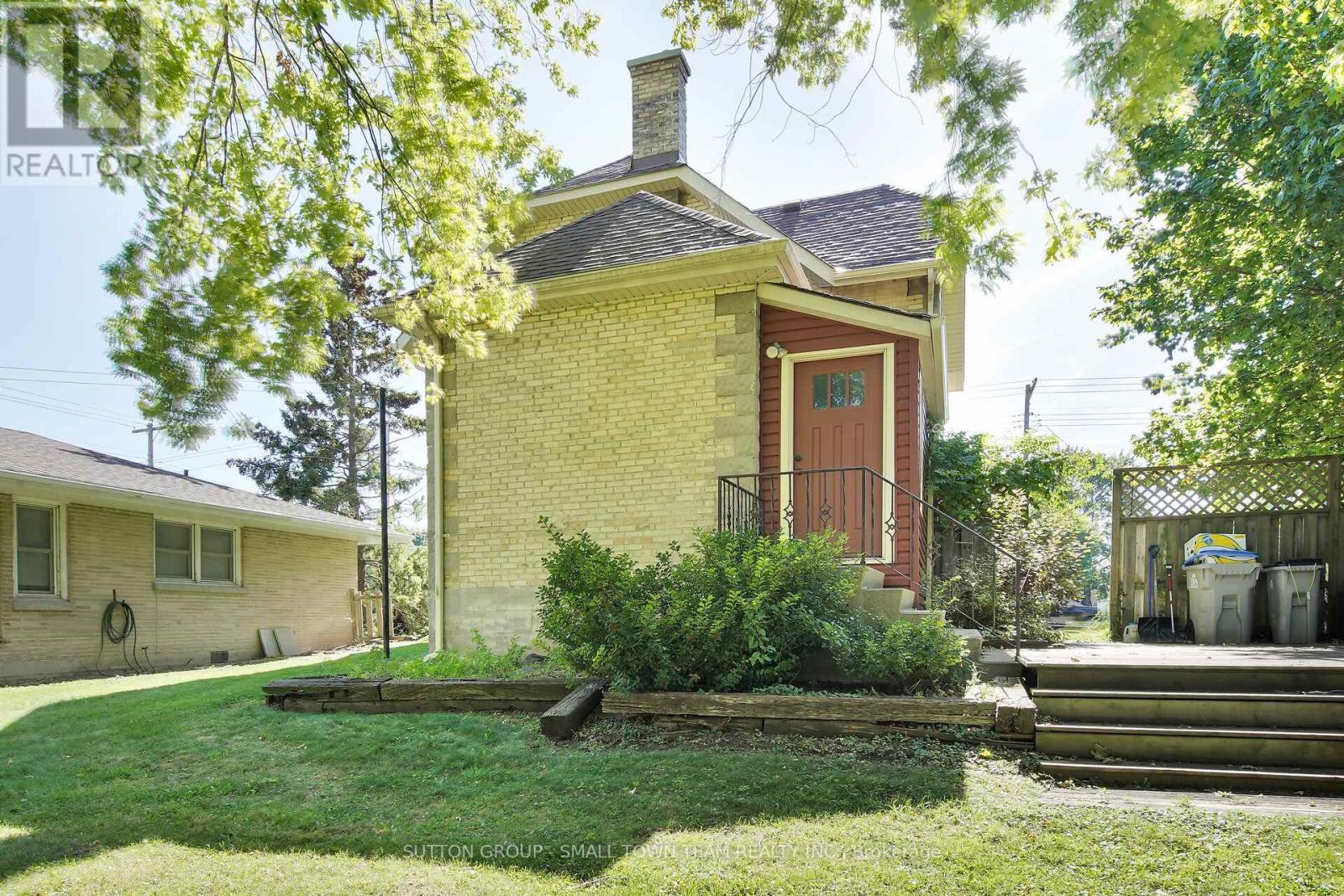 50 Huron Street W, South Huron (Exeter), ON - Outdoor