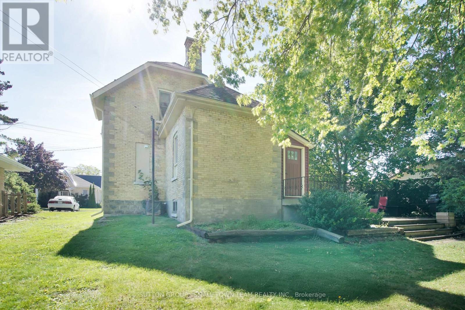 50 Huron Street W, South Huron (Exeter), ON - Outdoor