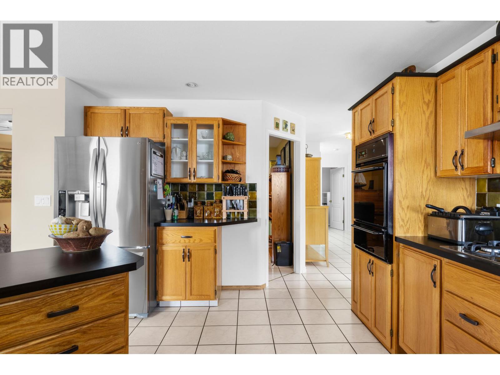 4188 6 Avenue, Peachland, BC - Indoor Photo Showing Kitchen
