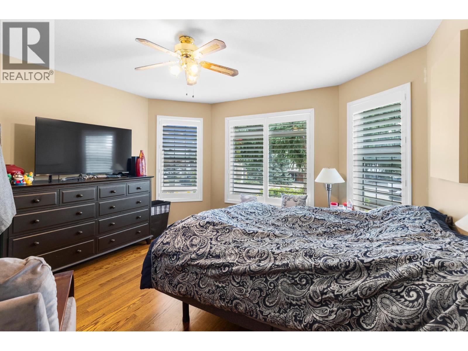 4188 6 Avenue, Peachland, BC - Indoor Photo Showing Bedroom