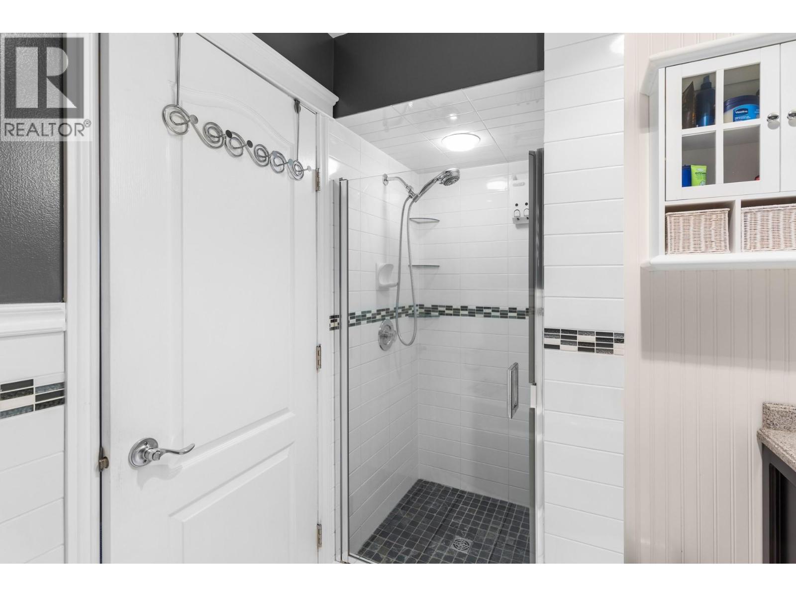 4188 6 Avenue, Peachland, BC - Indoor Photo Showing Bathroom