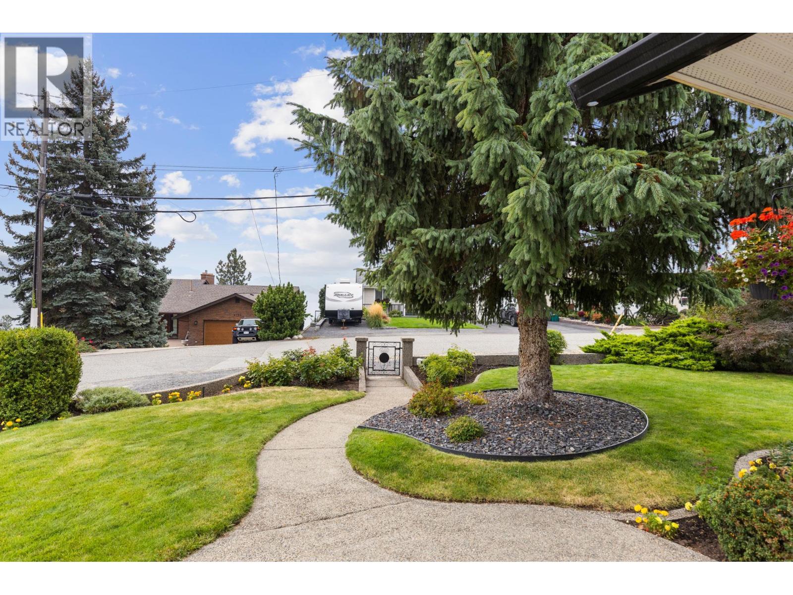 4188 6 Avenue, Peachland, BC - Outdoor