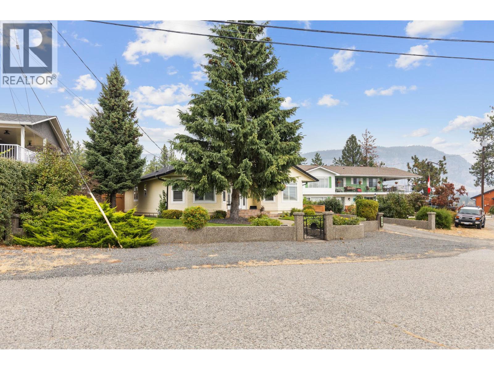 4188 6 Avenue, Peachland, BC - Outdoor